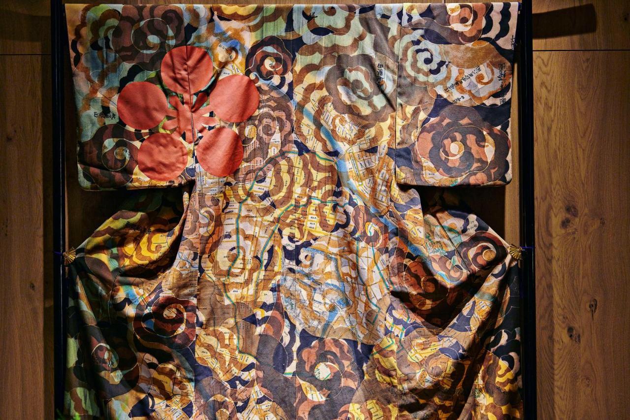 Hyatt Centric Канадзава Екстер'єр фото A silk fabric